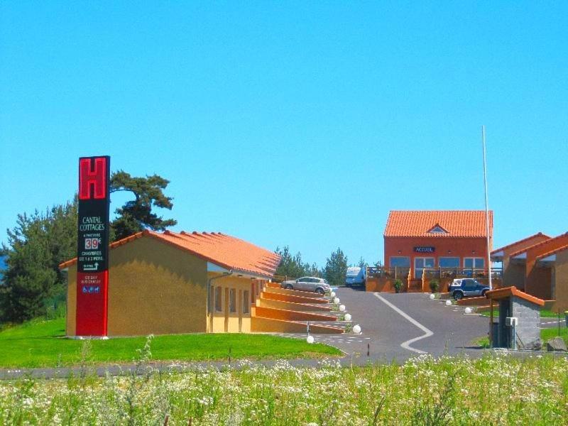 Hotel Cantal Cottages Saint-Georges  Eksteriør bilde