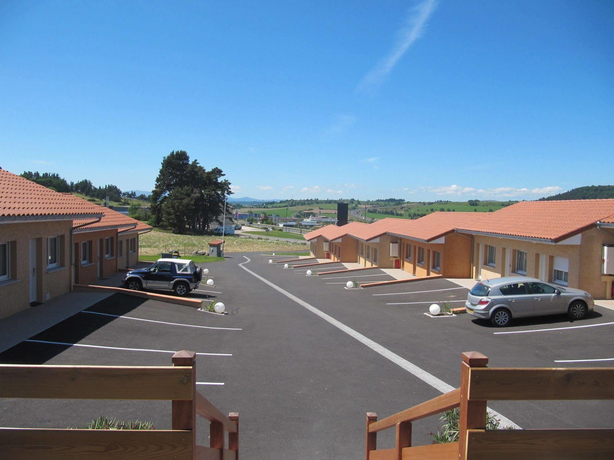 Hotel Cantal Cottages Saint-Georges  Eksteriør bilde